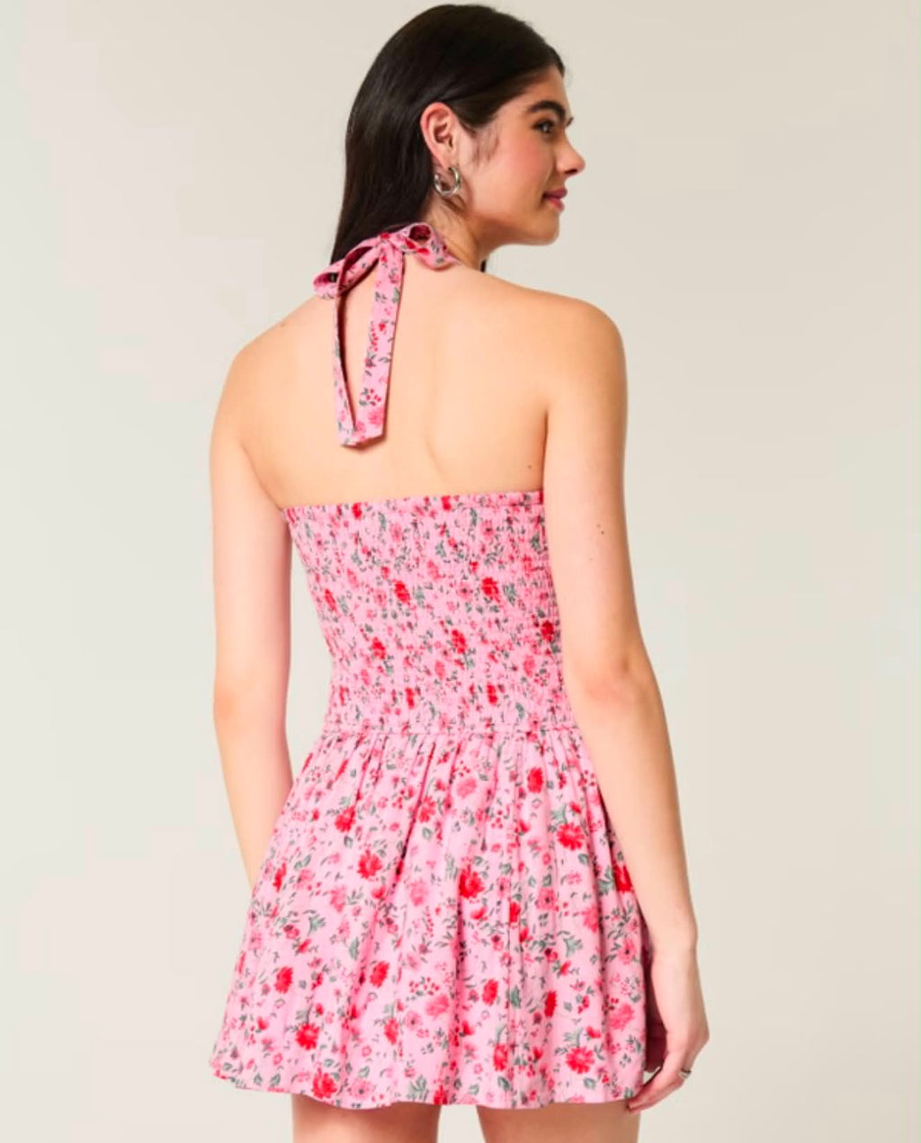 Vestido mini con cintura baja y tirantes