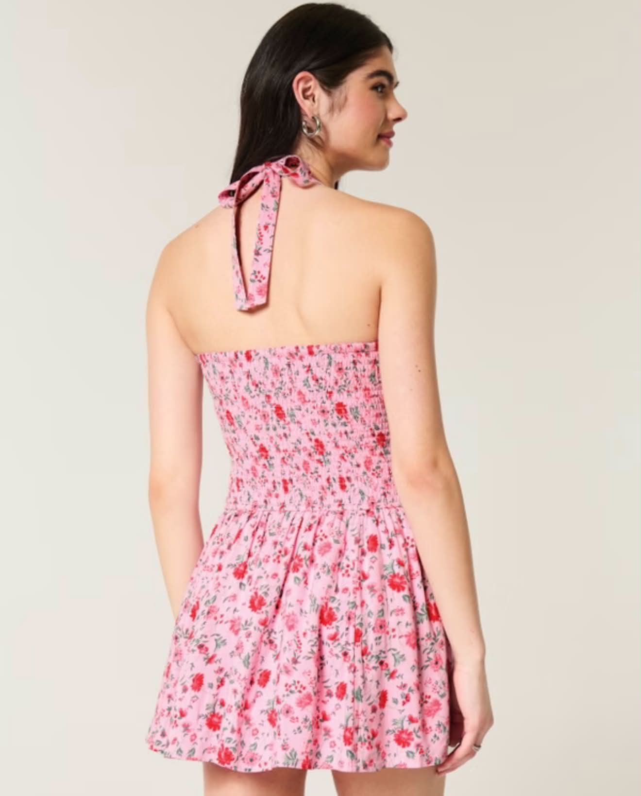 Vestido mini con cintura baja y tirantes