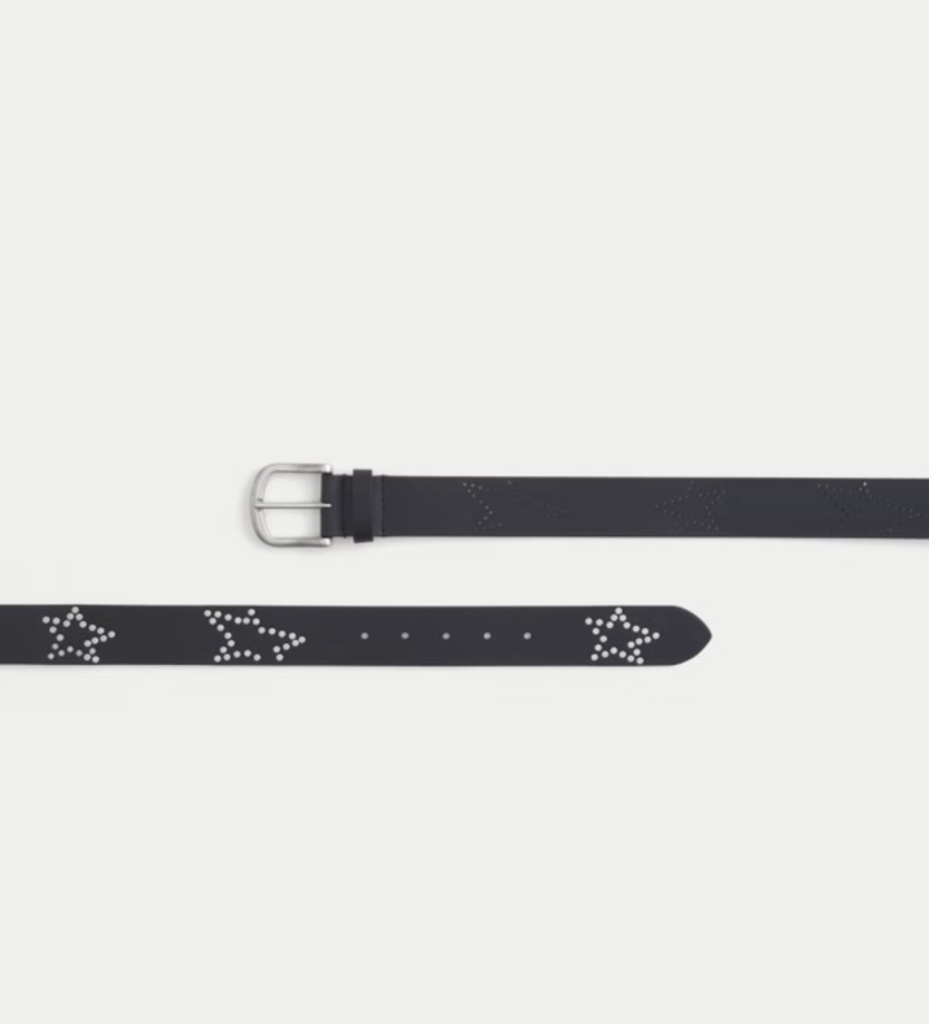 Cinturón de cuero con tachuelas en forma de estrella