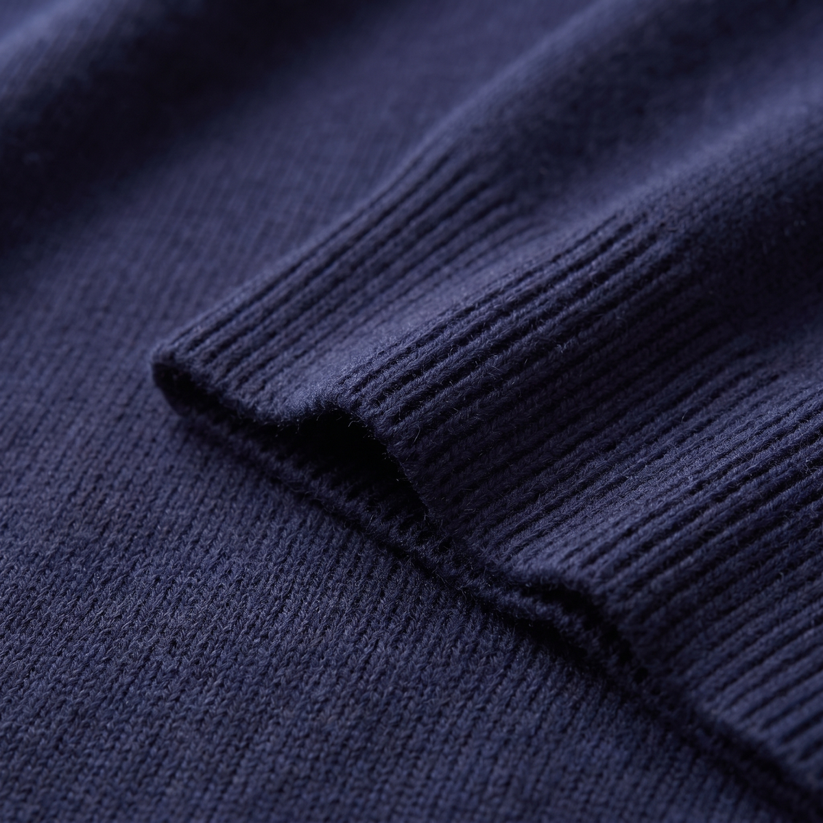 ELEGANT CASHMERE ROLL NECK KNIT